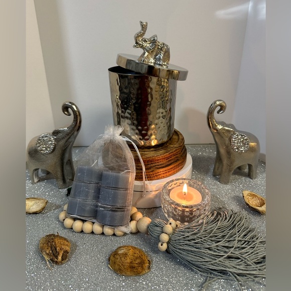 WILD SAFARI HUNT, SCENT UNLEASHED LLC LUXURY HAND POURED SCENTED CANDLES. - Picture 3 of 8